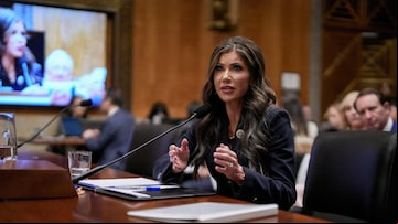 Kristi Noem participa de uma audiência no Senado dos Estados Unidos, em Washington, Estados Unidos